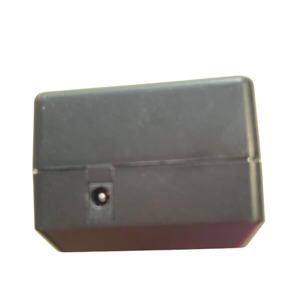 Video/Digital Camera Travel Charger Universal Input 100-240V Output 8.4V 500mA F - Picture 5 of 7